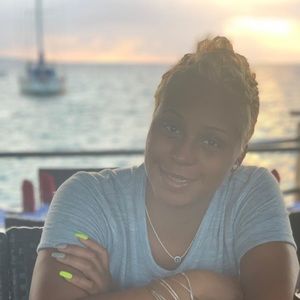 Meet your Posher, Claudia